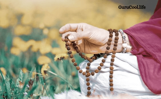 https://drive.gurucool.life/blogsImage/1701428520915.chantingmantras.png